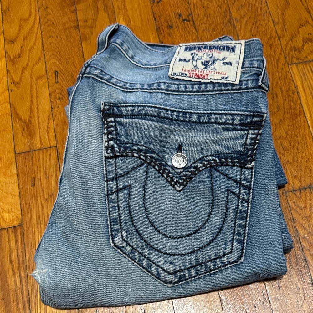 Gently work men’s True Religion Blue Jeans
